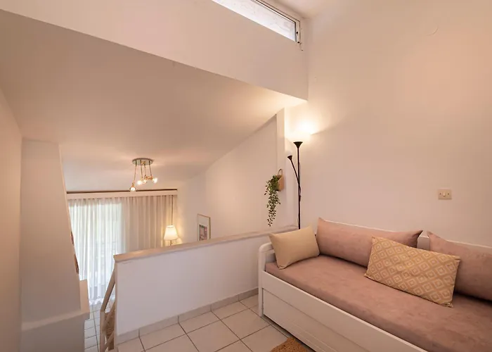 Sunny Breeze Maisonette By Rentalspro - Fourka 펜션
